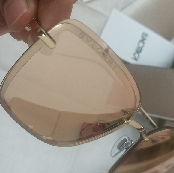 Authentic Bvlgari "On-Me" metal square sunglasses in Pink Gold - Picture 5 of 13